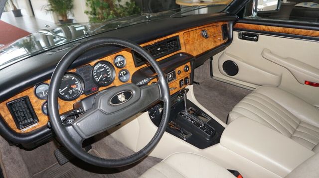 Fahrzeugabbildung Jaguar XJ Serie III 5.3 V12 Sovereign 1.HAND+OLDTIMER+A