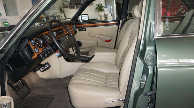 Fahrzeugabbildung Jaguar XJ Serie III 5.3 V12 Sovereign 1.HAND+OLDTIMER+A