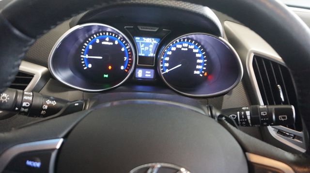 Fahrzeugabbildung Hyundai Veloster 2,99 % FINANZIERUNG¹+AUTOM+NAVI+PANO