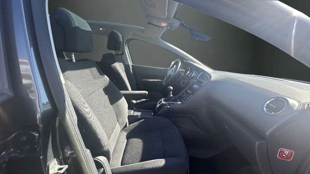 Fahrzeugabbildung Peugeot 5008 TEMPOMAT+PANORAMADACH+PDC+7 SITZE Active