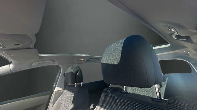 Fahrzeugabbildung Peugeot 5008 TEMPOMAT+PANORAMADACH+PDC+7 SITZE Active