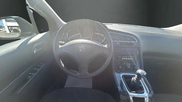 Fahrzeugabbildung Peugeot 5008 TEMPOMAT+PANORAMADACH+PDC+7 SITZE Active