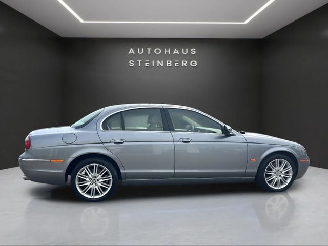 Fahrzeugabbildung Jaguar S-TYPE AUTOMATIK+LEDER+NAVIGATION V6 Diesel Exec