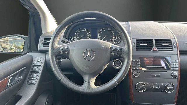 Fahrzeugabbildung Mercedes-Benz A 200 AUTOMATIK+BI XENON+SCHIEDEDACH