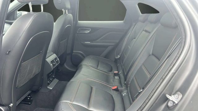 Fahrzeugabbildung Jaguar F-Pace AUTOMATIK+NAVI+LEDER+PANO+KAMERA AWD