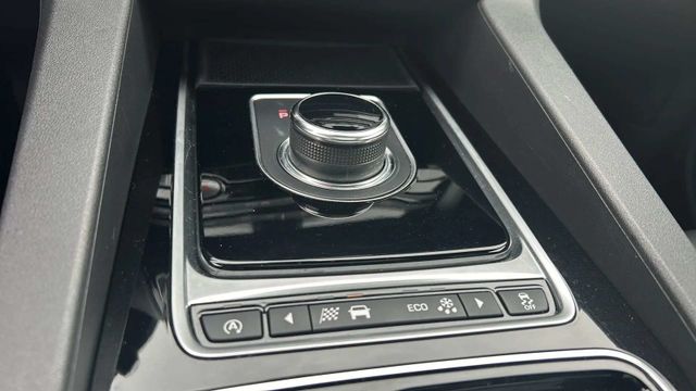 Fahrzeugabbildung Jaguar F-Pace AUTOMATIK+NAVI+LEDER+PANO+KAMERA AWD