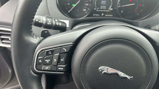 Fahrzeugabbildung Jaguar F-Pace AUTOMATIK+NAVI+LEDER+PANO+KAMERA AWD