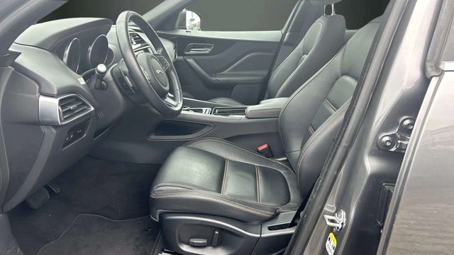 Fahrzeugabbildung Jaguar F-Pace AUTOMATIK+NAVI+LEDER+PANO+KAMERA AWD