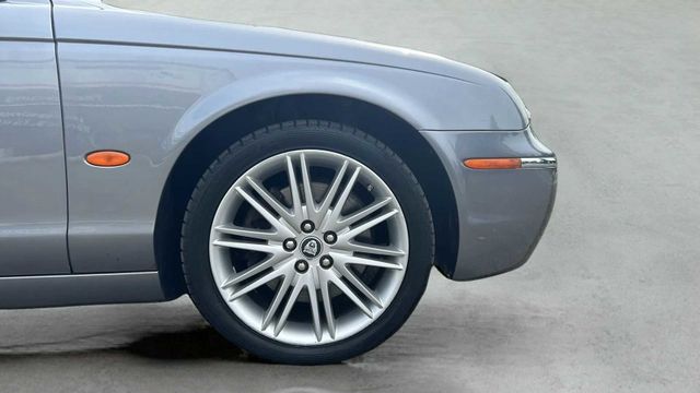 Fahrzeugabbildung Jaguar S-TYPE AUTOMATIK+LEDER+NAVIGATION V6 Diesel Exec