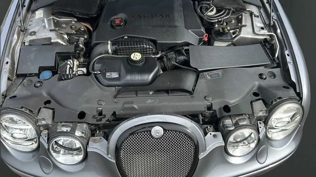 Fahrzeugabbildung Jaguar S-TYPE AUTOMATIK+LEDER+NAVIGATION V6 Diesel Exec