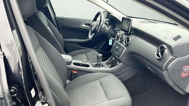 Fahrzeugabbildung Mercedes-Benz A 160 NAVIGATION+KAMERA+SITZHEIZUNG+PDC