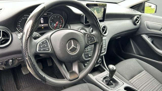 Fahrzeugabbildung Mercedes-Benz A 160 NAVIGATION+KAMERA+SITZHEIZUNG+PDC