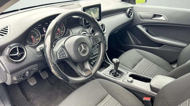 Fahrzeugabbildung Mercedes-Benz A 160 NAVIGATION+KAMERA+SITZHEIZUNG+PDC