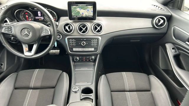 Fahrzeugabbildung Mercedes-Benz CLA 200 7G-DCT AUTOMATIK+NAVI+SHZ+TEMPOMAZT+PDC