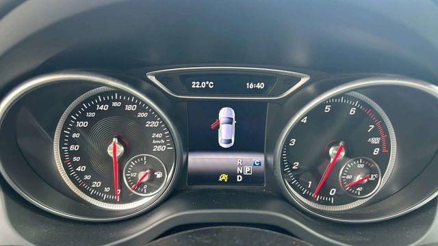 Fahrzeugabbildung Mercedes-Benz CLA 200 7G-DCT AUTOMATIK+NAVI+SHZ+TEMPOMAZT+PDC