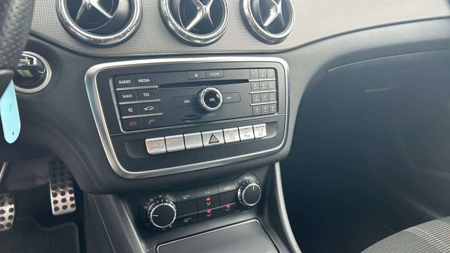 Fahrzeugabbildung Mercedes-Benz CLA 200 7G-DCT AUTOMATIK+NAVI+SHZ+TEMPOMAZT+PDC