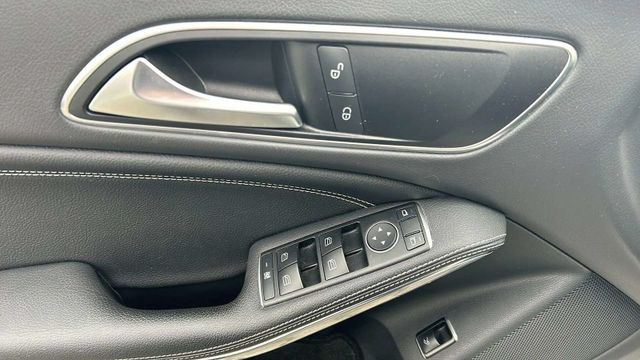 Fahrzeugabbildung Mercedes-Benz CLA 200 7G-DCT AUTOMATIK+NAVI+SHZ+TEMPOMAZT+PDC