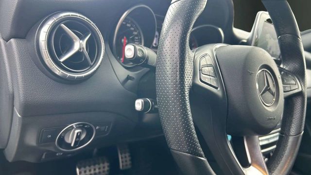 Fahrzeugabbildung Mercedes-Benz CLA 200 7G-DCT AUTOMATIK+NAVI+SHZ+TEMPOMAZT+PDC