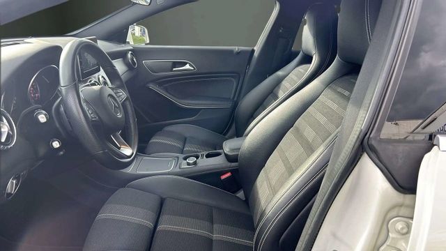 Fahrzeugabbildung Mercedes-Benz CLA 200 7G-DCT AUTOMATIK+NAVI+SHZ+TEMPOMAZT+PDC