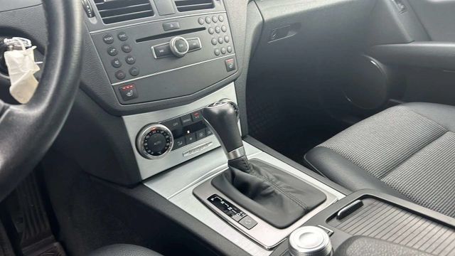 Fahrzeugabbildung Mercedes-Benz C 180 CGI AUTOMATIK+SITZHEIZUNG+TEMPOMAT