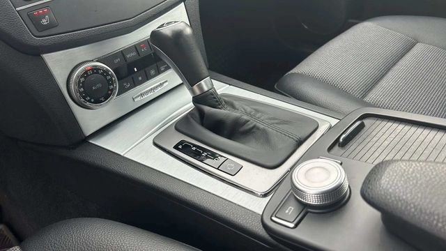 Fahrzeugabbildung Mercedes-Benz C 180 CGI AUTOMATIK+SITZHEIZUNG+TEMPOMAT