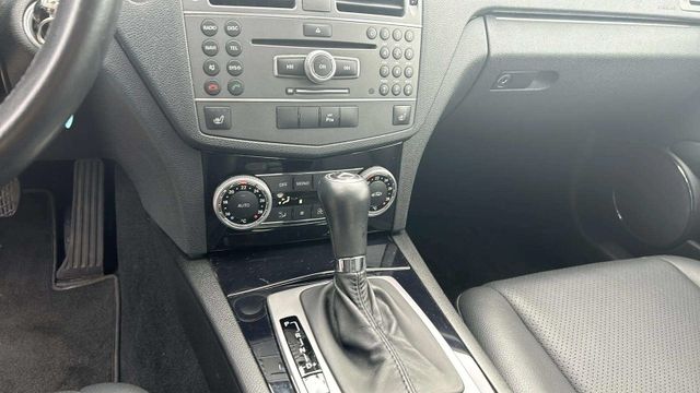 Fahrzeugabbildung Mercedes-Benz C 180 CGI BlueEfficiency COMAND+LEDER+XENON