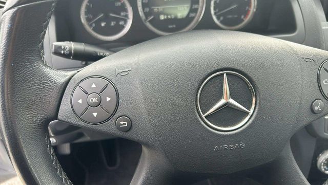 Fahrzeugabbildung Mercedes-Benz C 180 CGI BlueEfficiency COMAND+LEDER+XENON