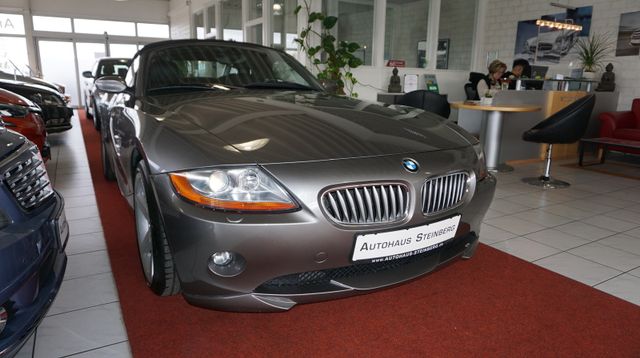 Fahrzeugabbildung BMW Z4 Roadster 2,99% FINANZIERUNG¹+LEDER+XENON 3.0i