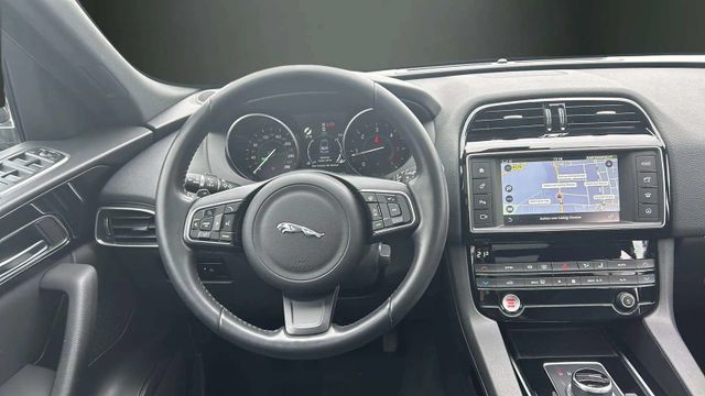 Fahrzeugabbildung Jaguar F-Pace AUTOMATIK+NAVI+LEDER+PANO+KAMERA AWD