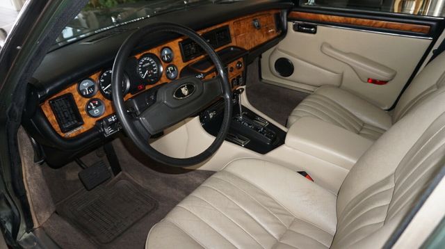 Fahrzeugabbildung Jaguar XJ Serie III 5.3 V12 Sovereign 1.HAND+OLDTIMER+A