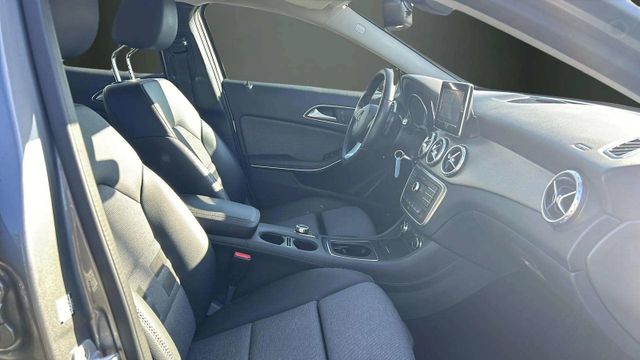 Fahrzeugabbildung Mercedes-Benz GLA 180 7G-DCT AUTOMATIK+NAVI+KAMERA+BI XENON+SH