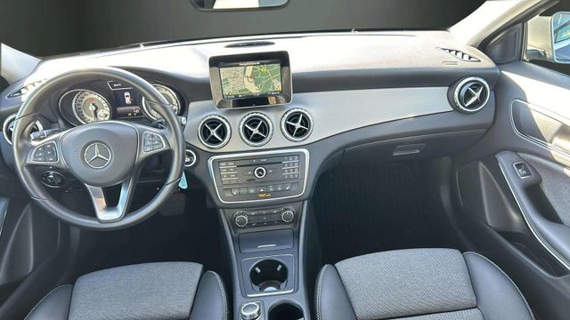 Fahrzeugabbildung Mercedes-Benz GLA 180 7G-DCT AUTOMATIK+NAVI+KAMERA+BI XENON+SH