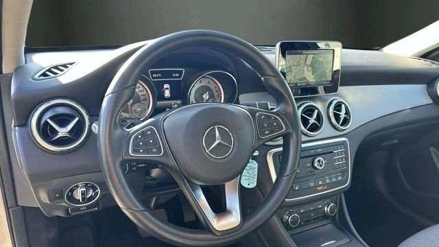 Fahrzeugabbildung Mercedes-Benz GLA 180 7G-DCT AUTOMATIK+NAVI+KAMERA+BI XENON+SH