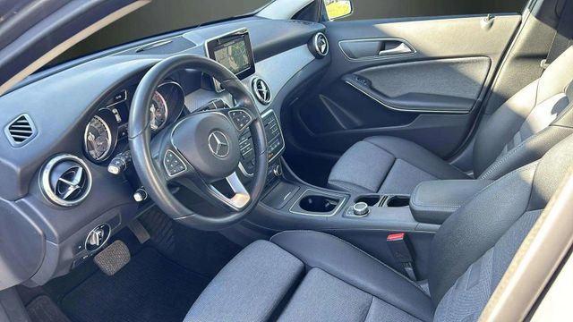 Fahrzeugabbildung Mercedes-Benz GLA 180 7G-DCT AUTOMATIK+NAVI+KAMERA+BI XENON+SH