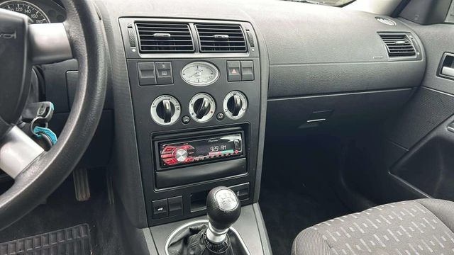 Fahrzeugabbildung Ford Mondeo KLIMA+EINPARKHILE+TÜV ASU NEU Ambiente