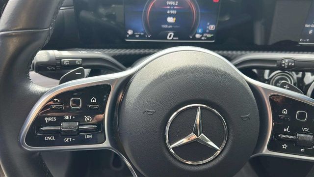 Fahrzeugabbildung Mercedes-Benz A 250 AUTOMATIK+NAVI+LEDER+DIGITALER TACHO