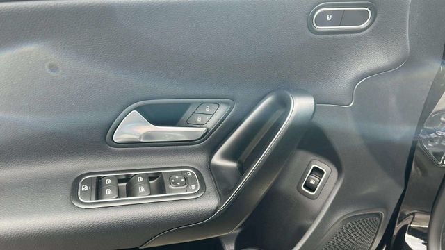 Fahrzeugabbildung Mercedes-Benz A 250 AUTOMATIK+NAVI+LEDER+DIGITALER TACHO