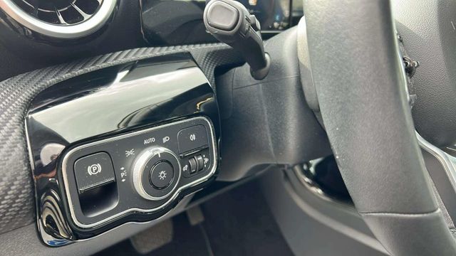 Fahrzeugabbildung Mercedes-Benz A 250 AUTOMATIK+NAVI+LEDER+DIGITALER TACHO