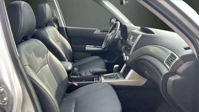 Fahrzeugabbildung Subaru Forester AUTOMATIK+LEDER+PANO+SHZ+TEMPOMAT+PDC