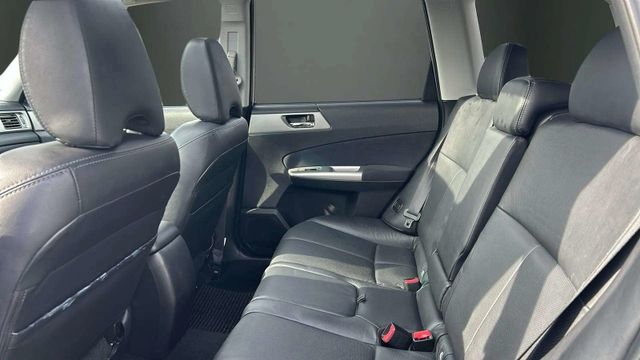 Fahrzeugabbildung Subaru Forester AUTOMATIK+LEDER+PANO+SHZ+TEMPOMAT+PDC