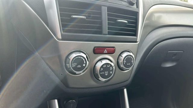 Fahrzeugabbildung Subaru Forester AUTOMATIK+LEDER+PANO+SHZ+TEMPOMAT+PDC