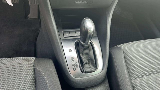 Fahrzeugabbildung Volkswagen Golf VI AUTOMATIK+NAVIGATION+SCHIEBEDACH+SHZ+PDC