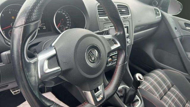 Fahrzeugabbildung Volkswagen Golf VI SITZHEIZUNG+EINPARKHILFE+ALU GTI