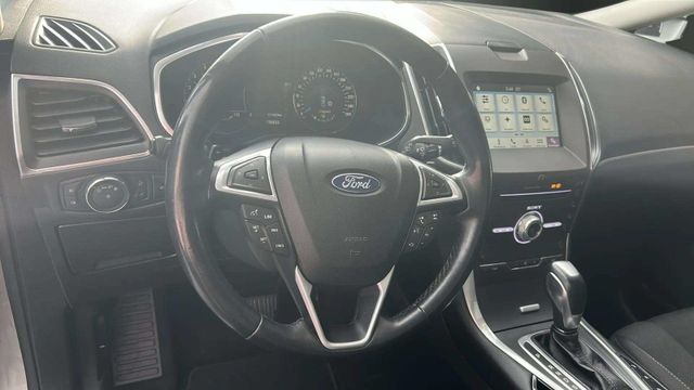 Fahrzeugabbildung Ford S-MAX AUTOMATIK+NAVIGATION+PANO+7 SITZE+XENON