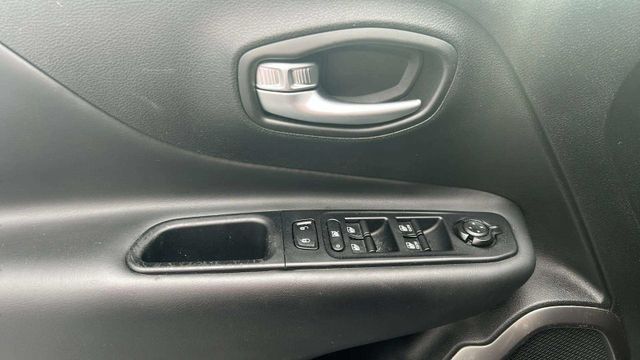 Fahrzeugabbildung Jeep Renegade AUTOMATIK+KAMERA+XENON+TEMPOMAT+PDC