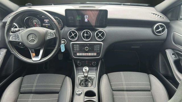 Fahrzeugabbildung Mercedes-Benz A 180 Activity Edition NAVIGATION+SITZHEIZUNG+TE