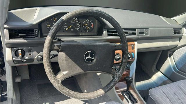 Fahrzeugabbildung Mercedes-Benz E 260 OLDTIMER H-KENNZEICHEN+SCHECKHEFT+ESSD+TEM