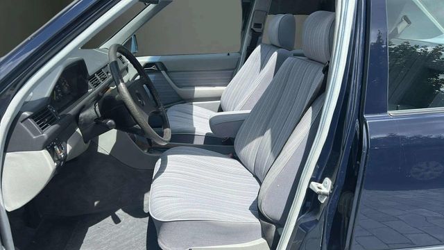 Fahrzeugabbildung Mercedes-Benz E 260 OLDTIMER H-KENNZEICHEN+SCHECKHEFT+ESSD+TEM