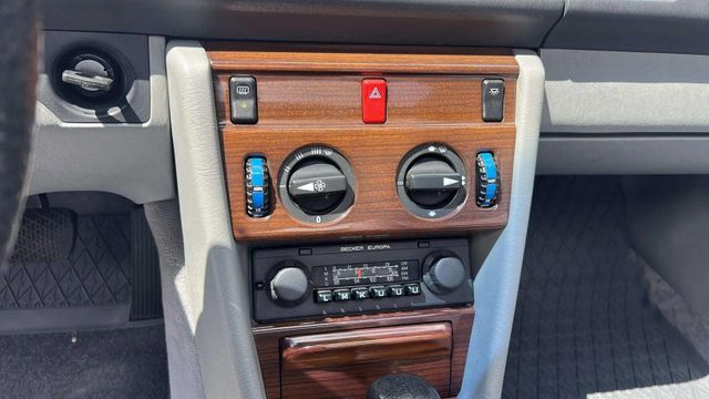Fahrzeugabbildung Mercedes-Benz E 260 OLDTIMER H-KENNZEICHEN+SCHECKHEFT+ESSD+TEM