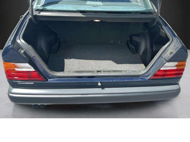 Fahrzeugabbildung Mercedes-Benz E 260 OLDTIMER H-KENNZEICHEN+SCHECKHEFT+ESSD+TEM
